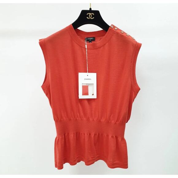 NWT Chanel Coral Red CC Buttons Jersey Top Sz.40 - Picture 1 of 6